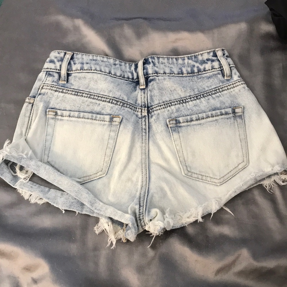 PacSun HighRise Light Wash Distressed Shorts - Picture 3 of 3